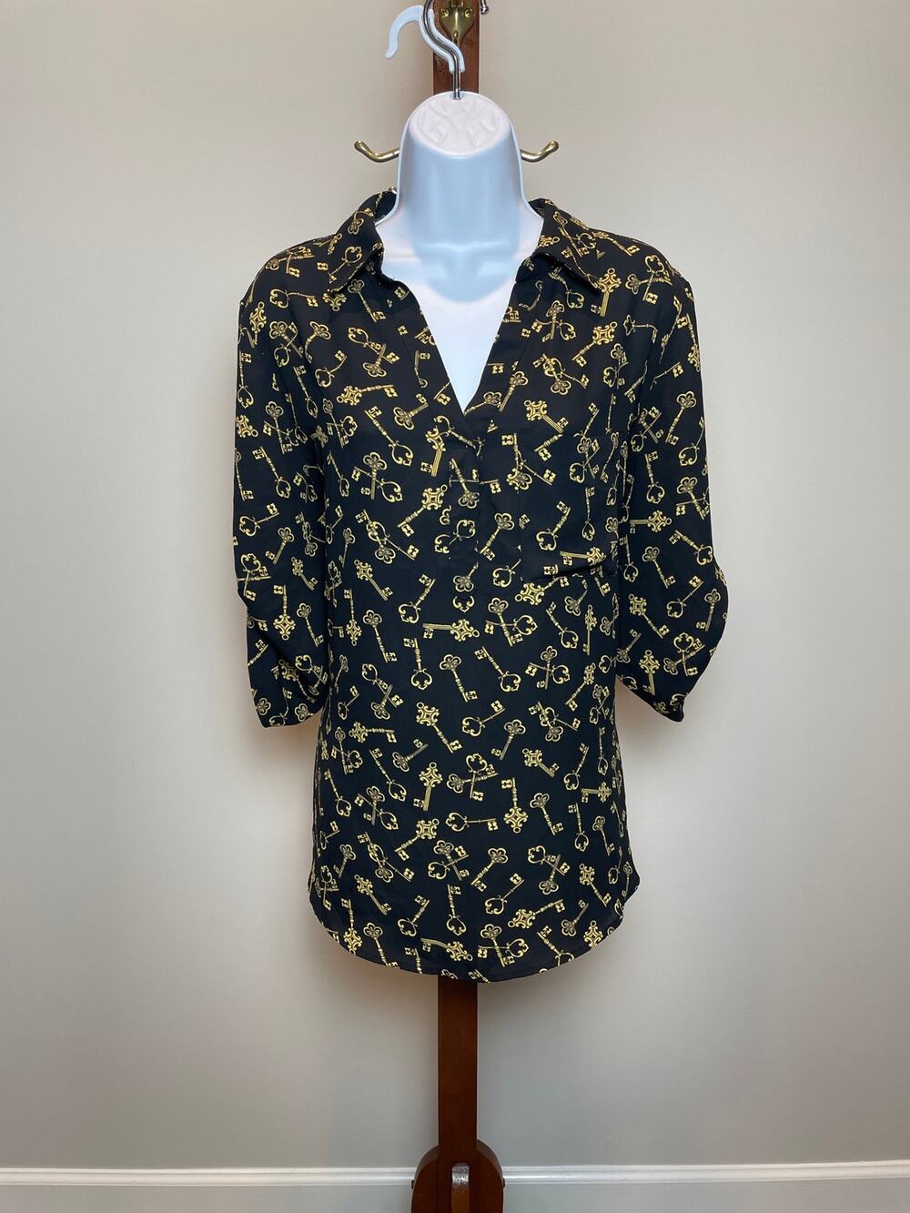 Soho Jeans New York & Company Chiffon Gold Key Design Top Black Size L